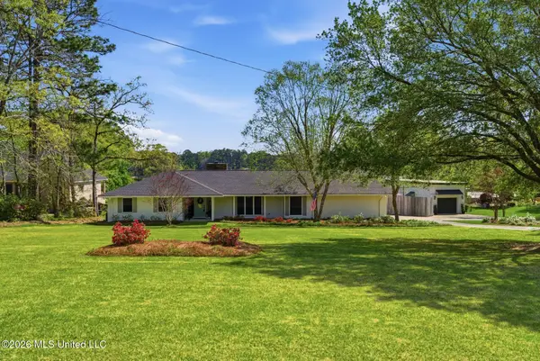 376 W Lake Road, Hattiesburg, MS 39402