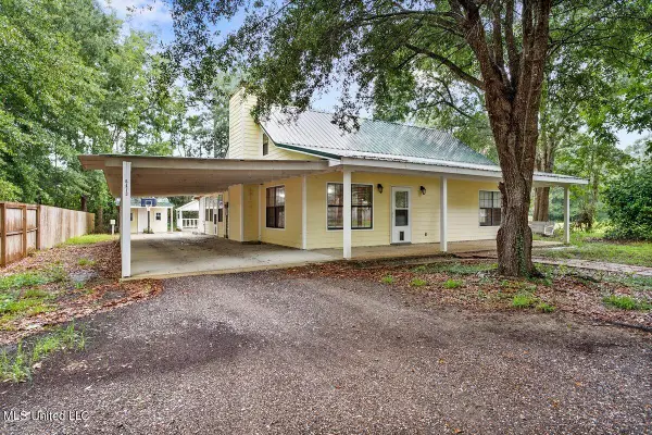 6473 Florence Road, Biloxi, MS 39532