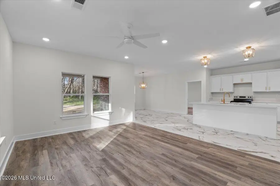 185 Lee Creek Cove, Byhalia, MS 38611 - #2