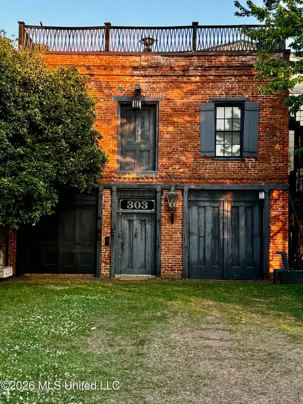 303 N Commerce Street, Natchez, MS 39120