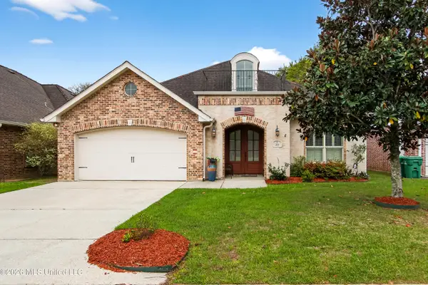 210 Fairway Villa, Diamondhead, MS 39525