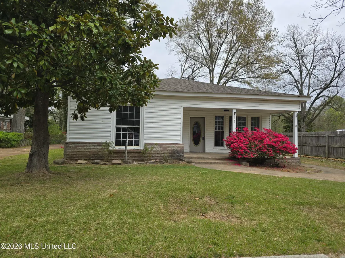 109 Church Street, Senatobia, MS 38668 - #1