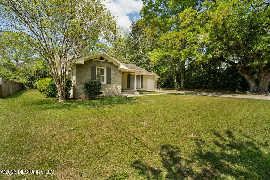 404 N 18th Avenue, Hattiesburg, MS 39401 - #3