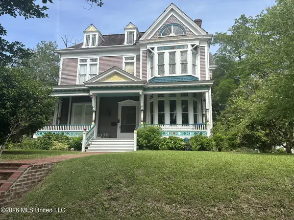 200 Saint Charles Avenue, Natchez, MS 39120