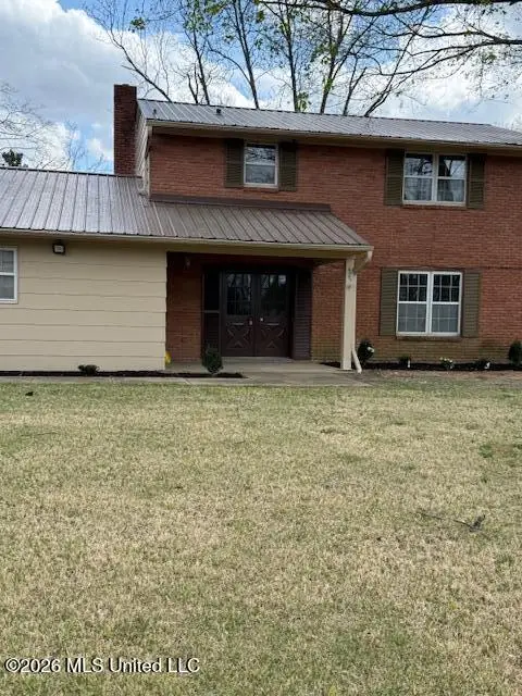 425 W Chulahoma Avenue, Holly Springs, MS 38635 - #1