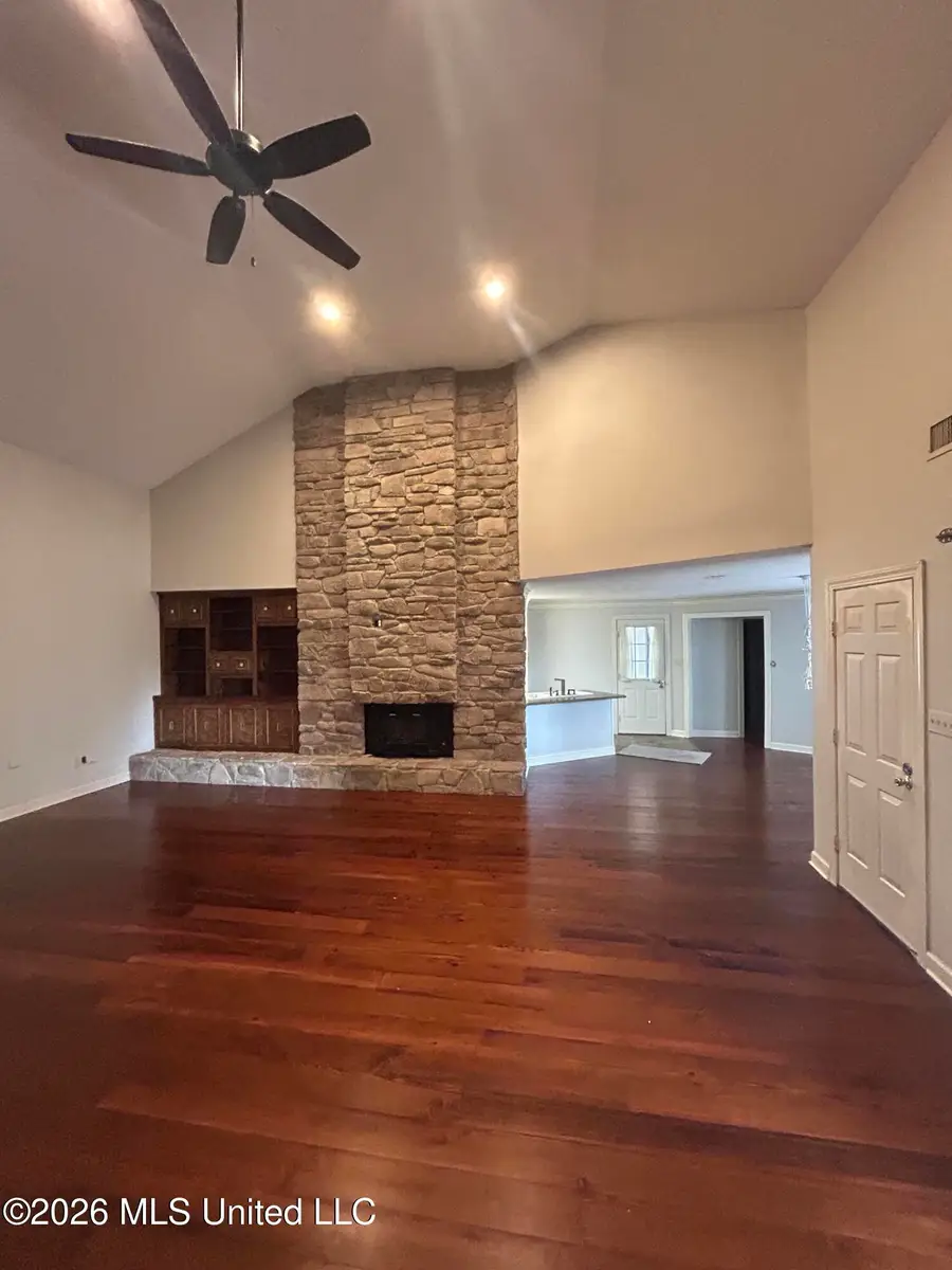 628 S Aubrey Circle, Greenwood, MS 38930 - #2