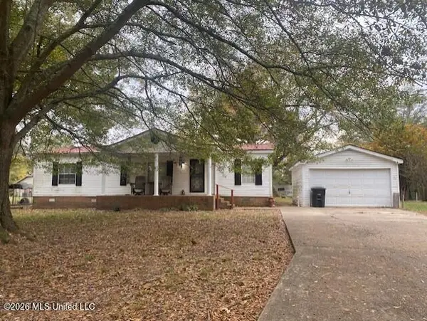 869 Pine Tree Drive, Senatobia, MS 38668