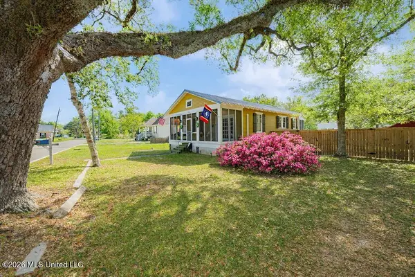 203 Jeff Davis Avenue, Waveland, MS 39576