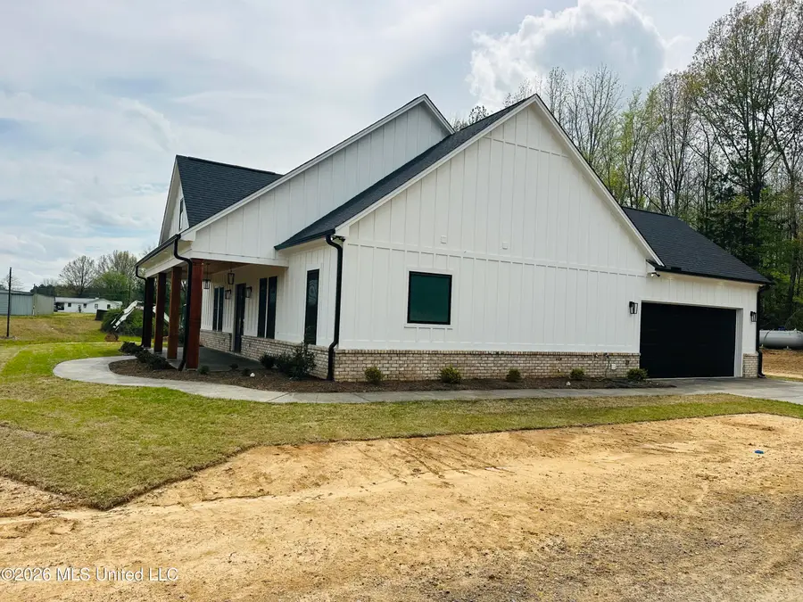 4272 S Red Banks Road, Byhalia, MS 38611 - #2