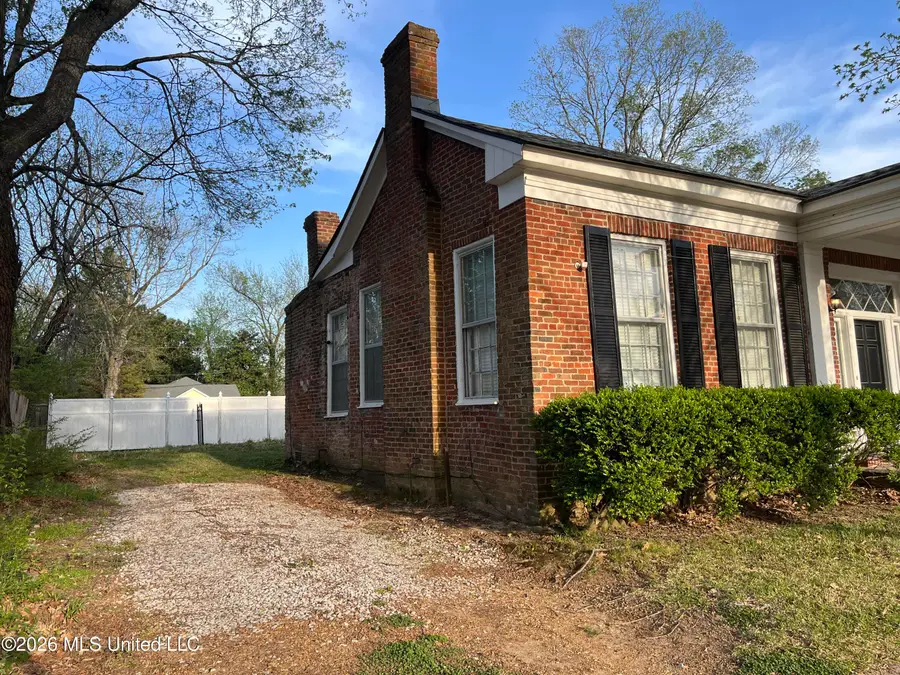 201 S Center Street, Holly Springs, MS 38635 - #2