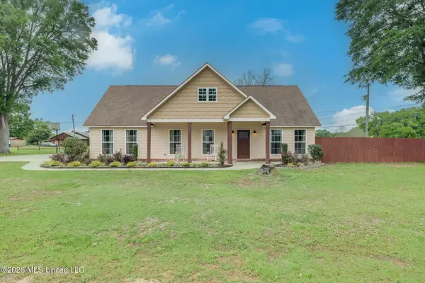 107 Cottage Oaks Drive, Lucedale, MS 39452