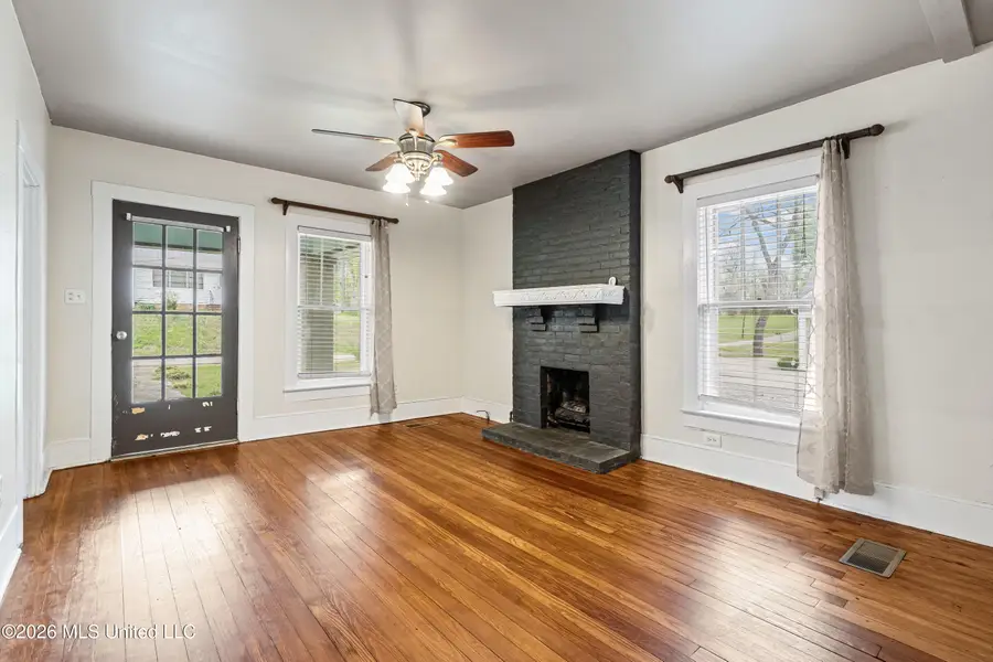 141 S Senter Street, Byhalia, MS 38611 - #2