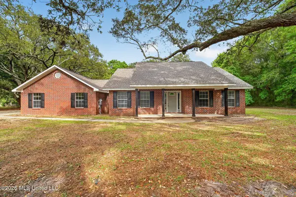 1528 S 11th Street, Ocean Springs, MS 39564