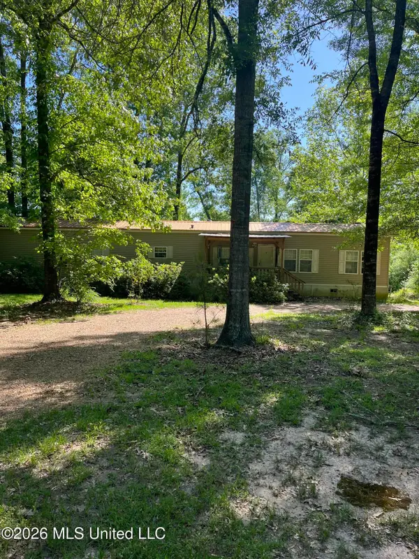 22 Deer Lake Road, Natchez, MS 39120