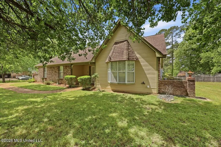 904 W Lake Dockery Drive, Byram, MS 39272 - #2