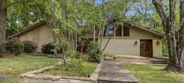 4774 Crestwood Drive, Jackson, MS 39211