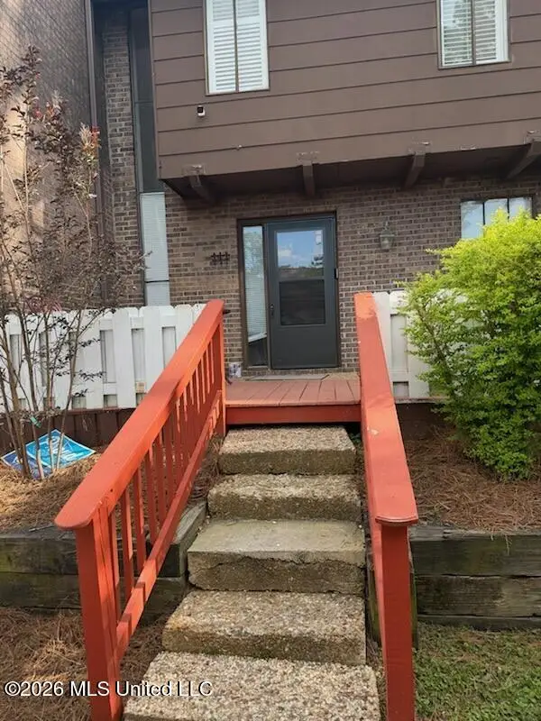 1255 E County Line, Jackson, MS 39211