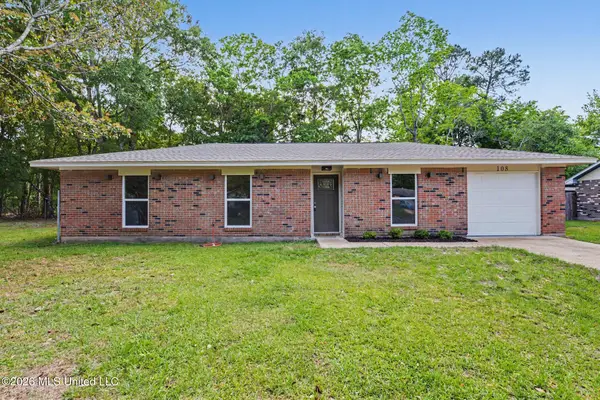 108 Vicksburg Place, Ocean Springs, MS 39564