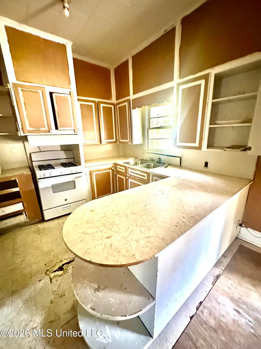 818 N Jackson Street, Brookhaven, MS 39601 - #2