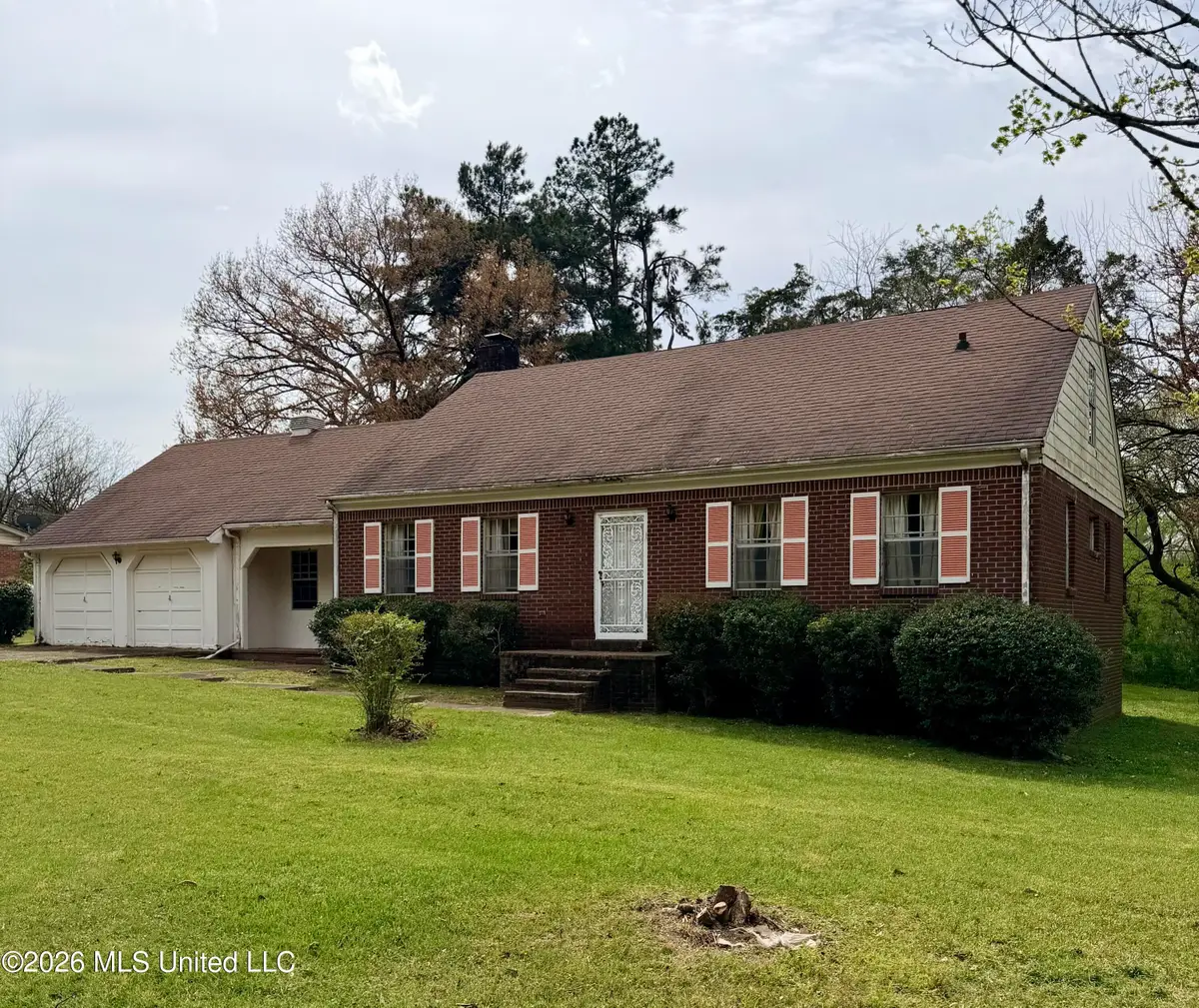 136 Weaver Drive, Holly Springs, MS 38635 - #1