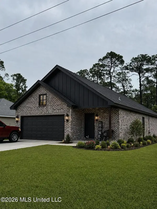 2332 Bayou View Circle, Gautier, MS 39553