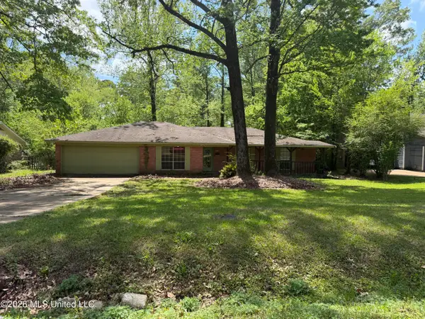 865 Fairfax Circle, Jackson, MS 39211
