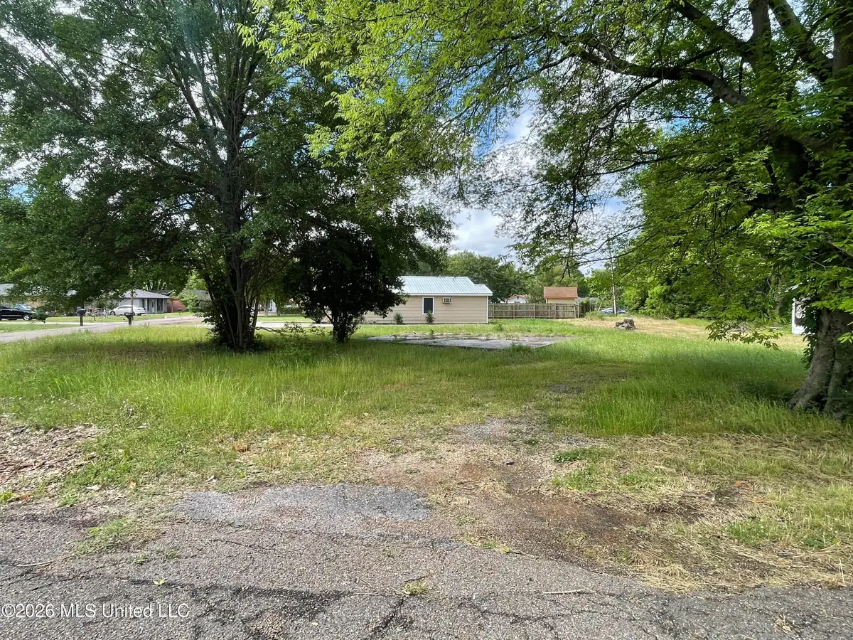 661 E Chatham Drive, Greenville, MS 38701 - #1
