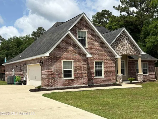 10165 Daisy Vestry Road, Biloxi, MS 39532