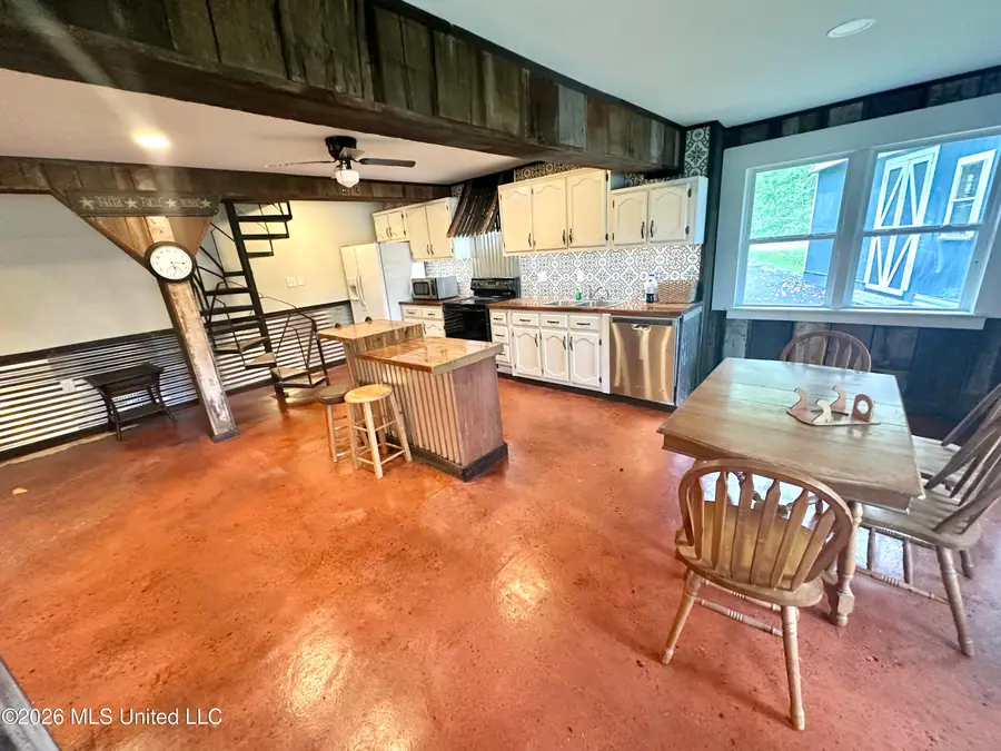 385 Lake Shore Drive, Potts Camp, MS 38659 - #2