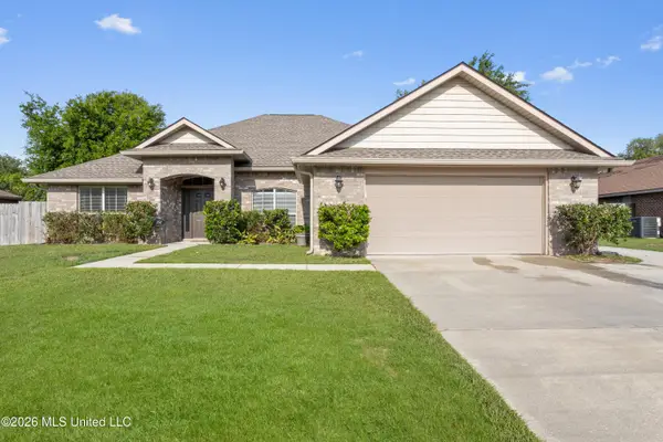 152 Saltmeadow Circle, Ocean Springs, MS 39564