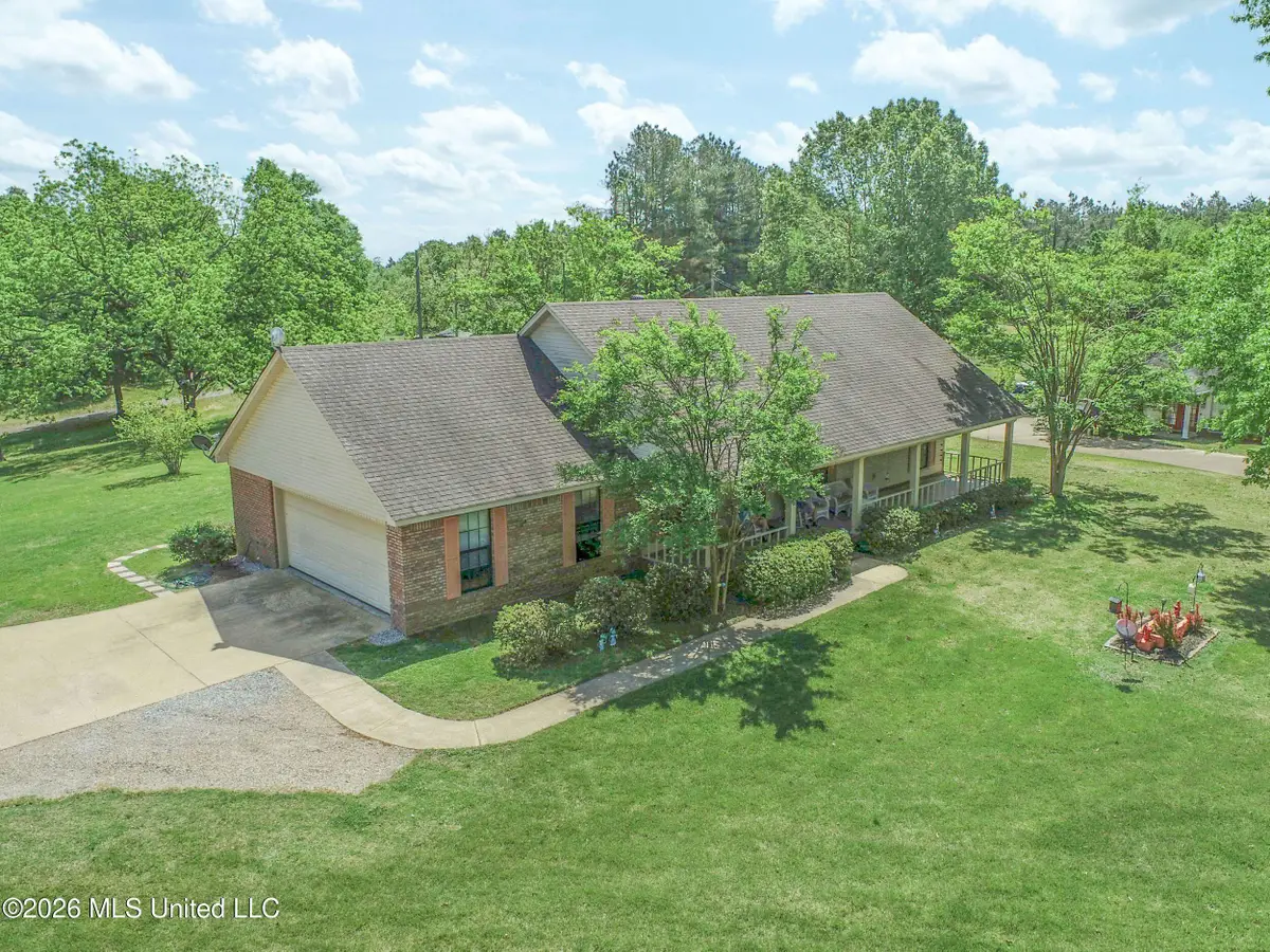 408 Hunters Parkway, Batesville, MS 38606 - #1