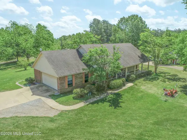 408 Hunters Parkway, Batesville, MS 38606