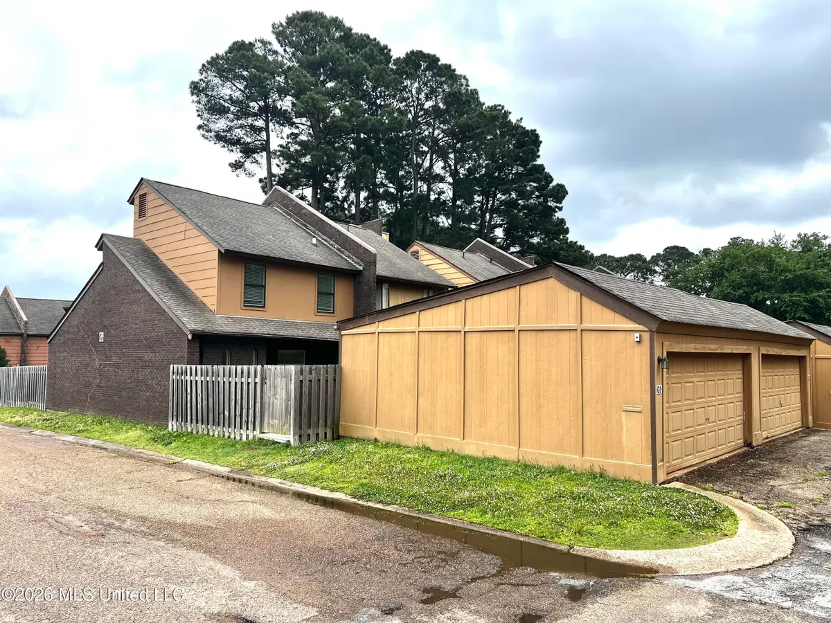 1255 E County Line, Jackson, MS 39211 - #1