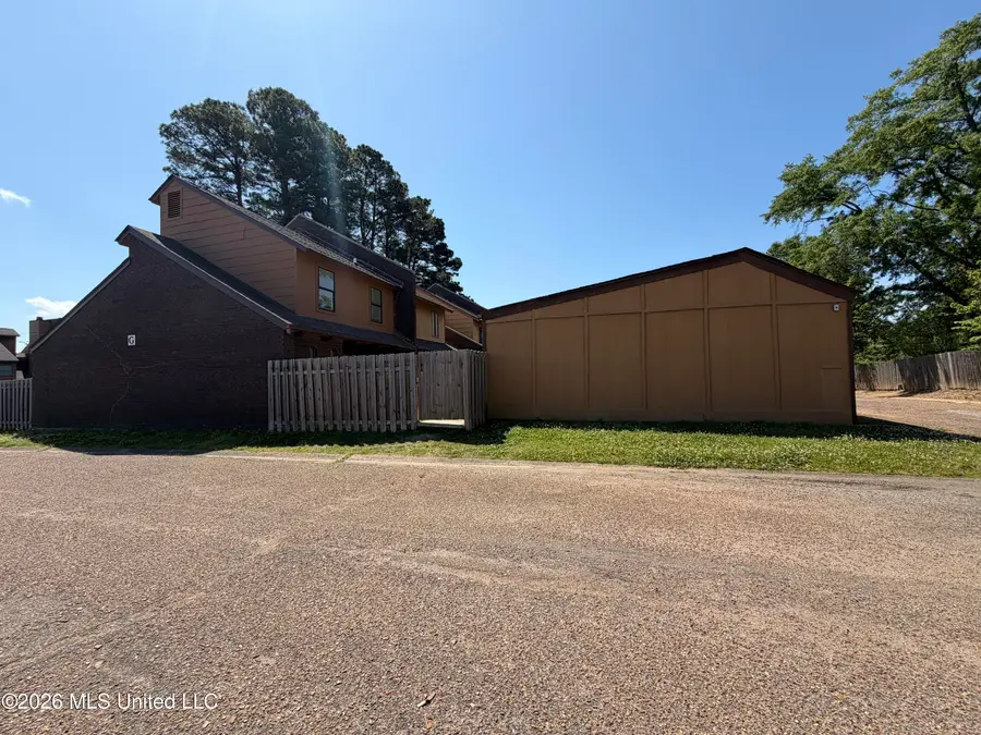 1255 E County Line, Jackson, MS 39211 - #2
