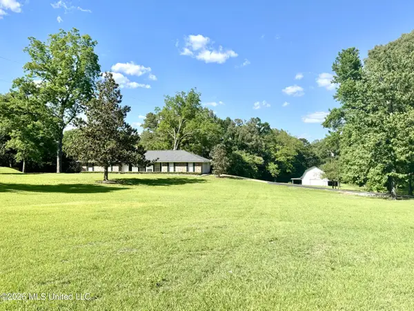 11 Pond Meadow Road, Natchez, MS 39120