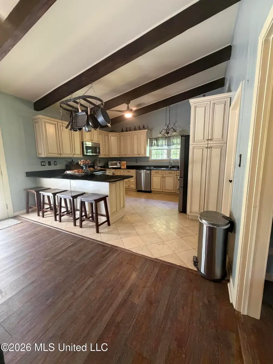 211 Glenwood Drive, Natchez, MS 39120 - #3