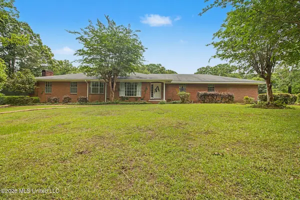 810 E College Avenue, Wiggins, MS 39577