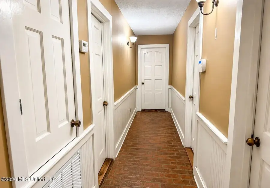 1077 Cleveland Street, Hazlehurst, MS 39083 - #2