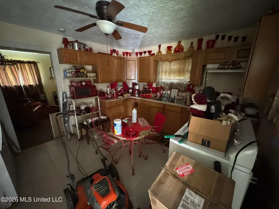 910 Summit Street, McComb, MS 39648 - #2