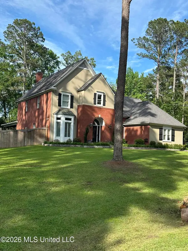 801 Woodland Pine Street, Flowood, MS 39232