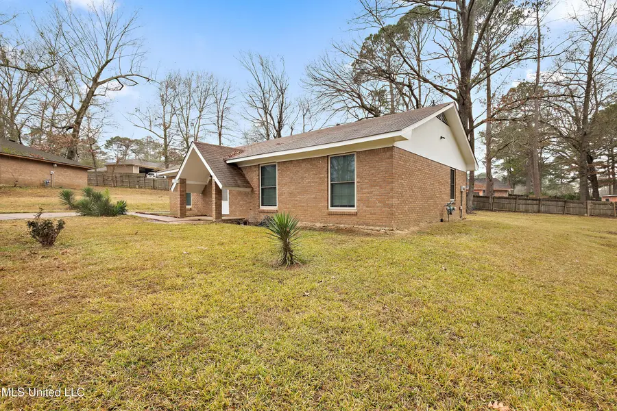 18 Begonia Court, Jackson, MS 39206 - #2