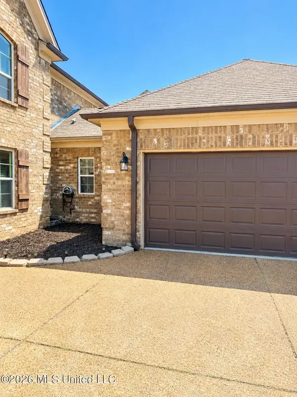 1436 N Arbor Lake Drive, Horn Lake, MS 38637