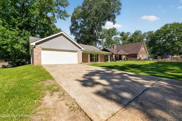 1127 Oak Glen Place, Jackson, MS 39212