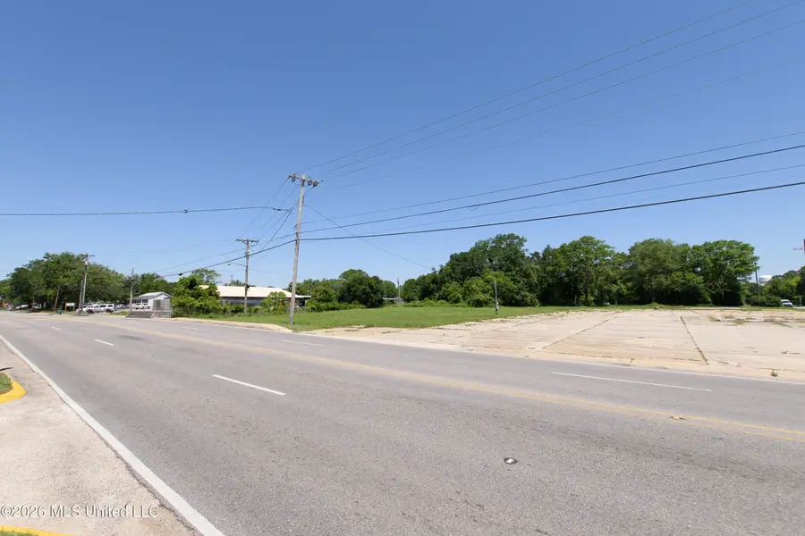 2003 E Chicot Street, Pascagoula, MS 39581 - #2
