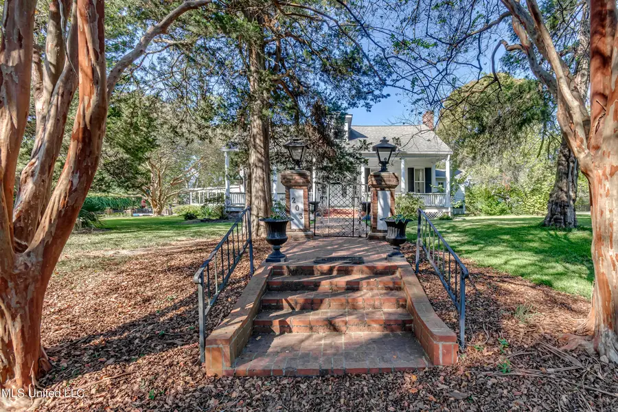 203 Pearl Street, Brandon, MS 39042 - #2