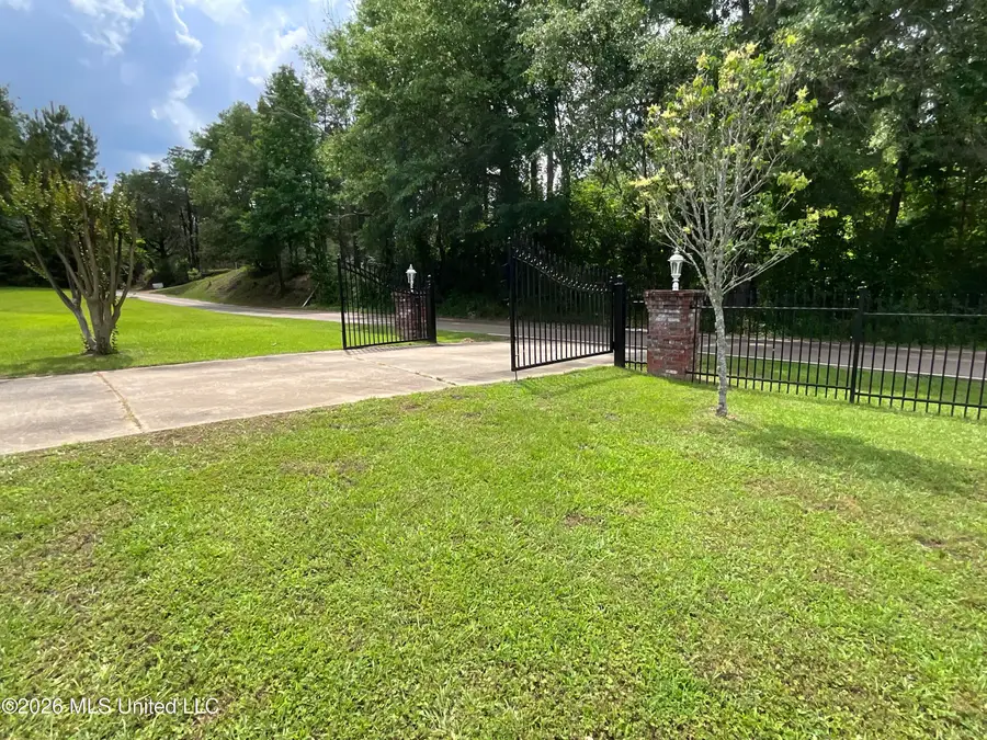 3152 Old Natchez, Hazlehurst, MS 39083 - #3