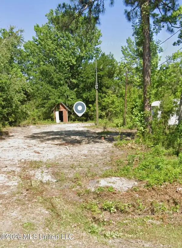 2132 S 17th Street, Ocean Springs, MS 39564