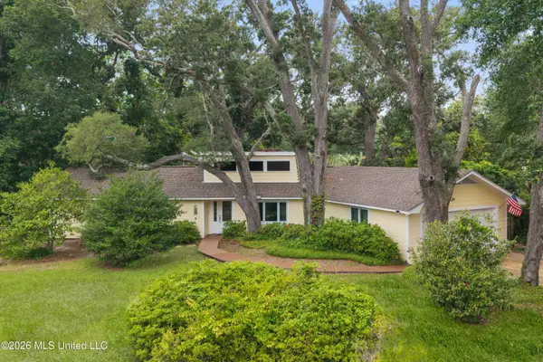 124 Shadowlawn Avenue, Pass Christian, MS 39571