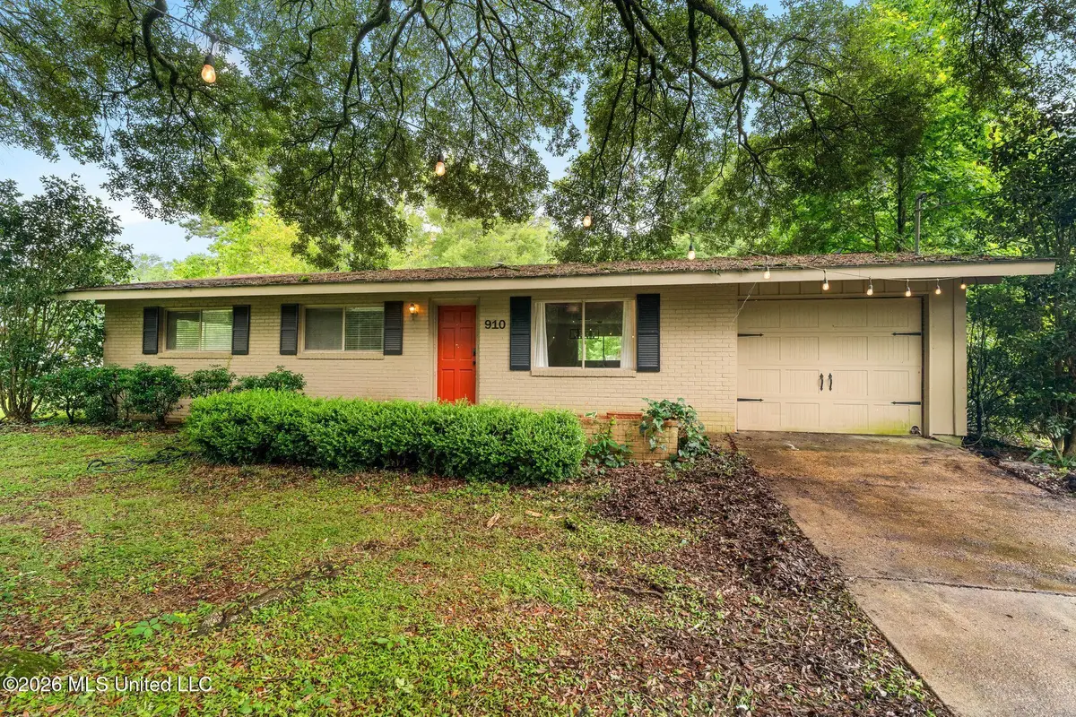 910 S Jackson Street, Brookhaven, MS 39601 - #1