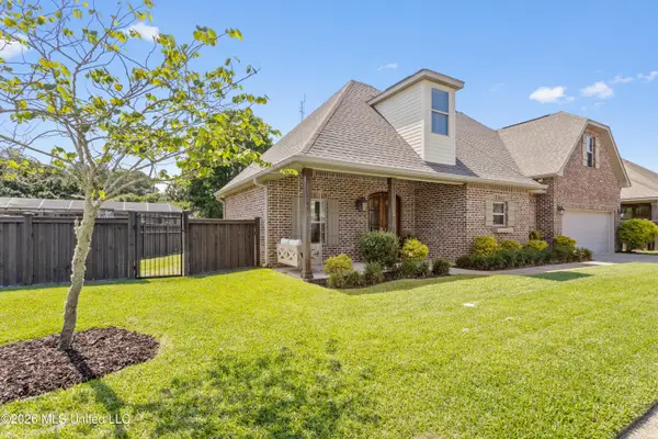 3813 Acadian Village Drive, Ocean Springs, MS 39564